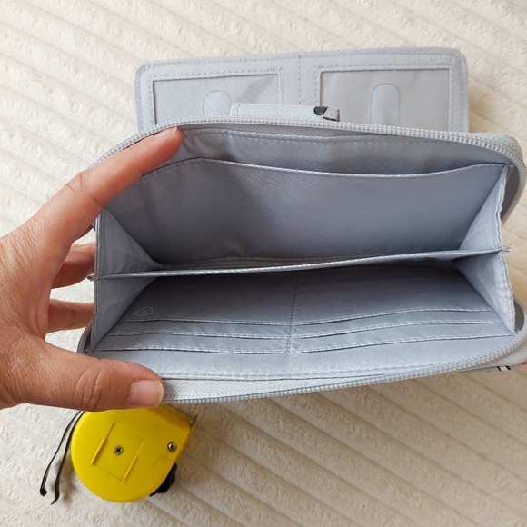 Vera Bradley RFID Turnlock Wallet in the Dog Show pattern - Picture 5 of 8